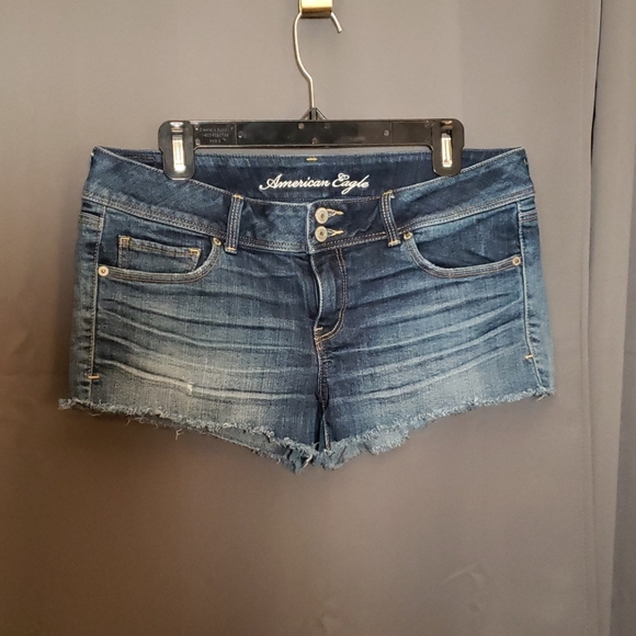 American Eagle Outfitters Pants - American Eagle low rise shorts